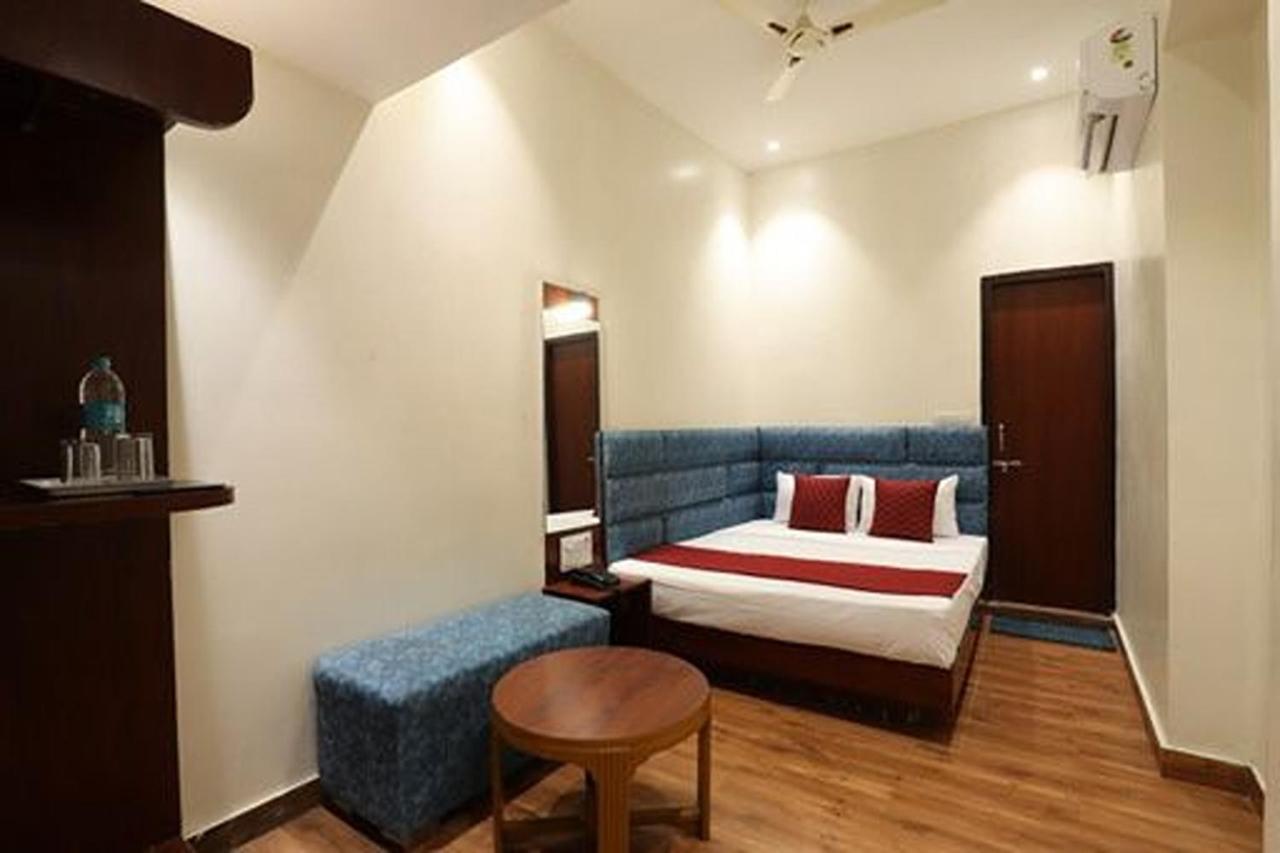 Amrit Hotel New Delhi Eksteriør billede